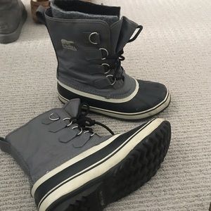 Short Sorel winter boots. Worn a couple times.